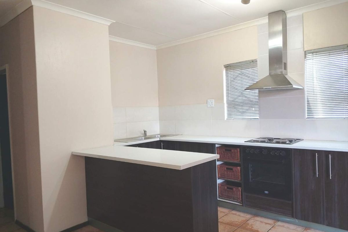 3 Bedrooms house for sale in Hlanganani - Photo 4