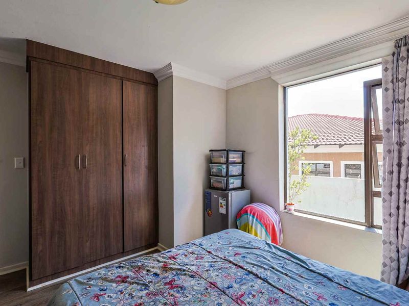 Stylish Family Living with Space, Flow & Exceptional Comfort in Pretoria East - Photo 7