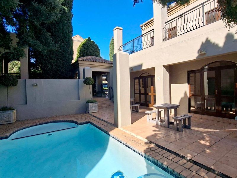Spacious 2 bed, 1 bath loft apartment available in Lonehill - Photo 1
