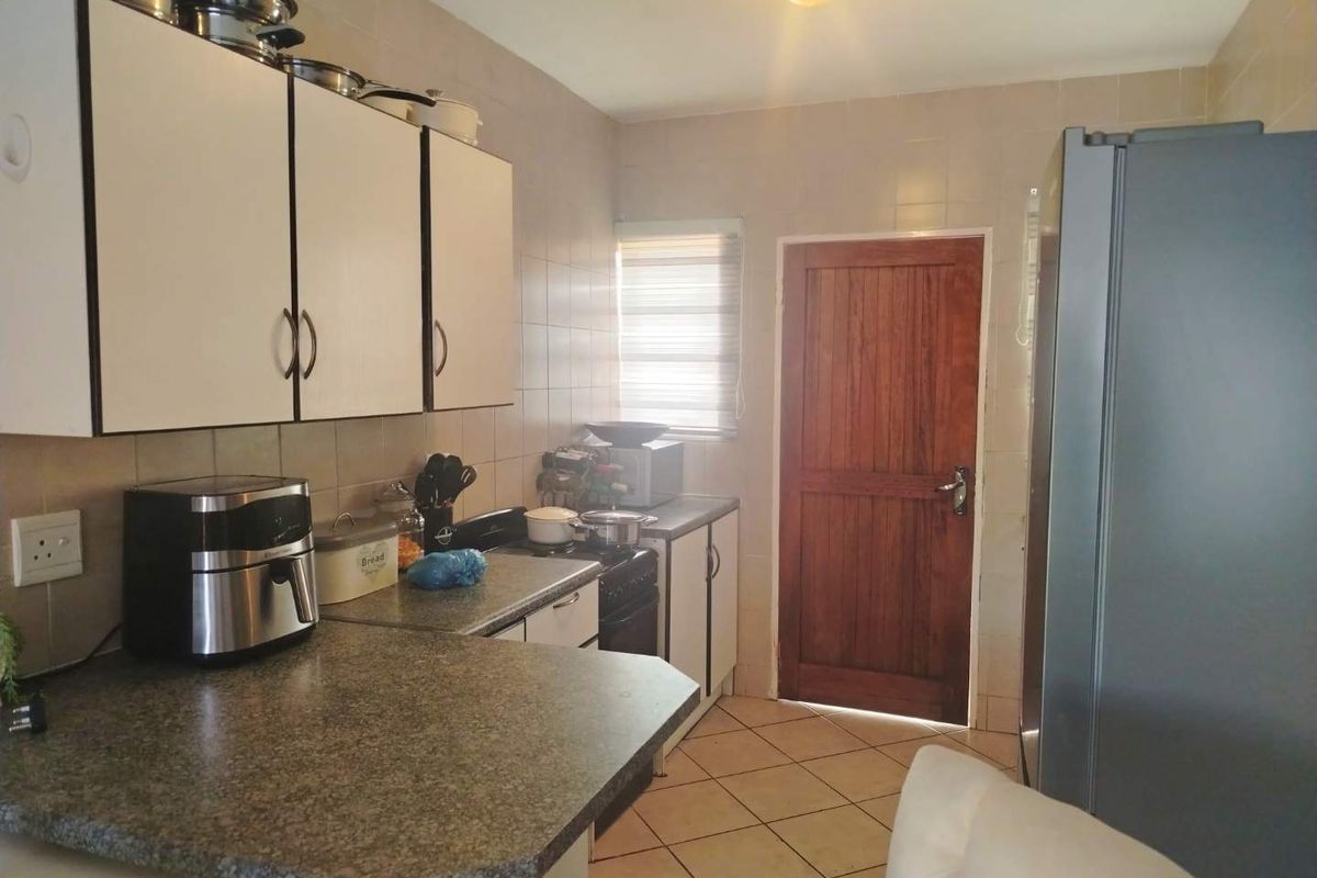 A  SPACIOUS GROUND FLOOR APARTMENT - Photo 5