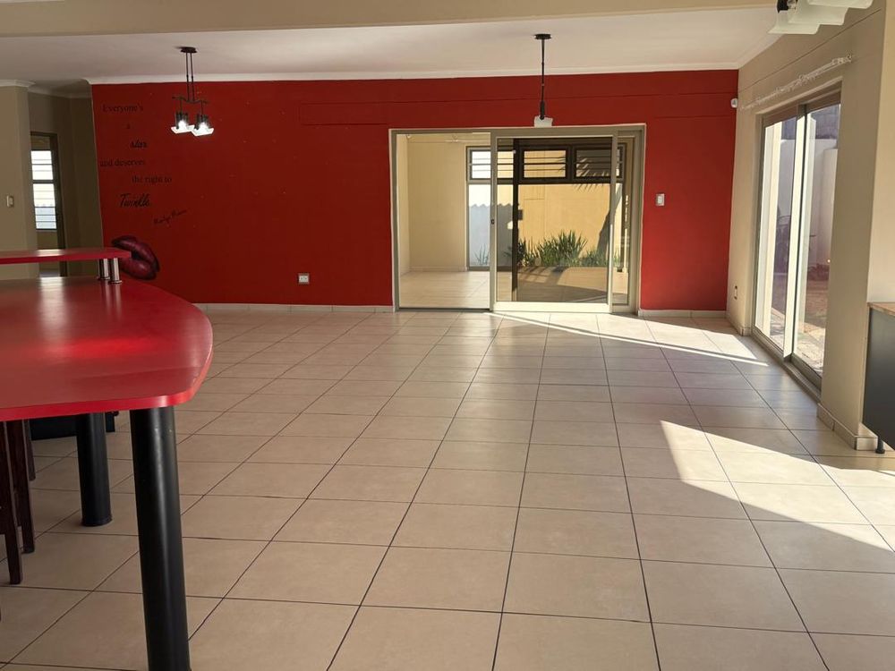 Overview of dining area