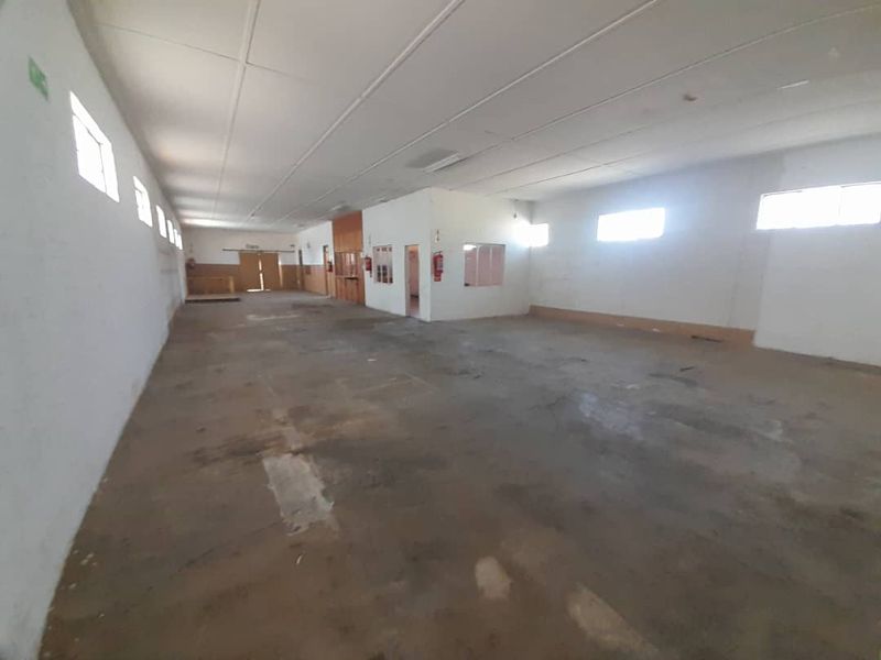 Prime Location Warehouse - Photo 6