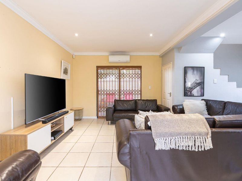 Lock Up & Go Townhouse Living - Photo 3