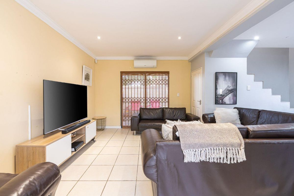 Lock Up & Go Townhouse Living - Photo 3