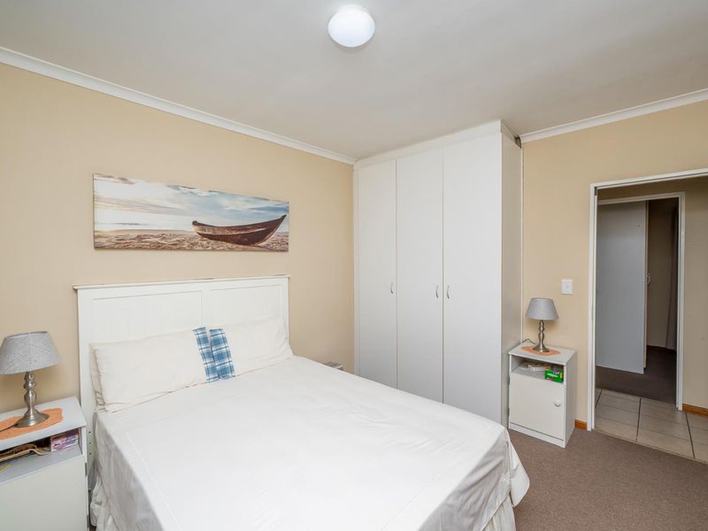 🌿 Spacious & Secure 3 Bedroom Family Home – Perfect Location! 🏡 - Photo 10