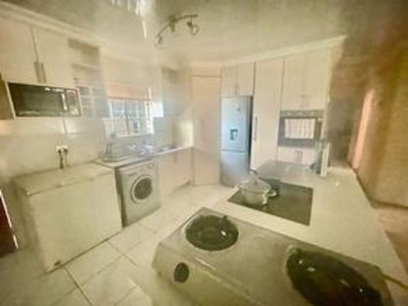 Prime Location: 3-Bed Simplex in Birch Acres at only R880k - Photo 5
