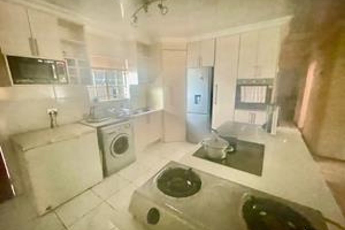 Prime Location: 3-Bed Simplex in Birch Acres at only R880k - Photo 5