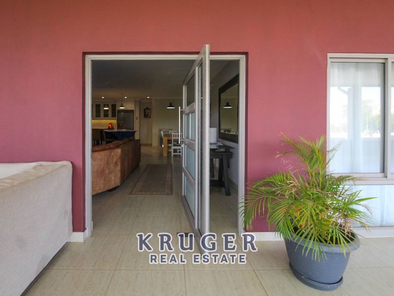 🏡 Exclusive Modern Home for Sale - Photo 10