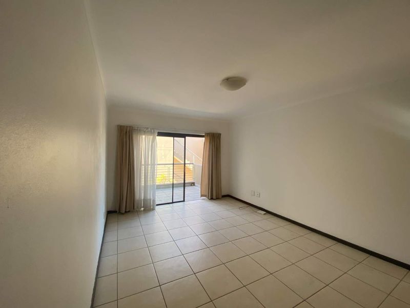 Modern first floor lock up and go unit - Photo 5