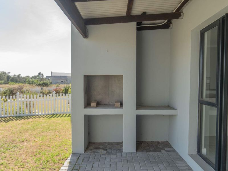 Wedgewood Golf Estate Living: Golf, Nature & Work-from-Home Comfort! - Photo 6