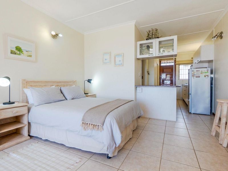 On the beach - Photo 6