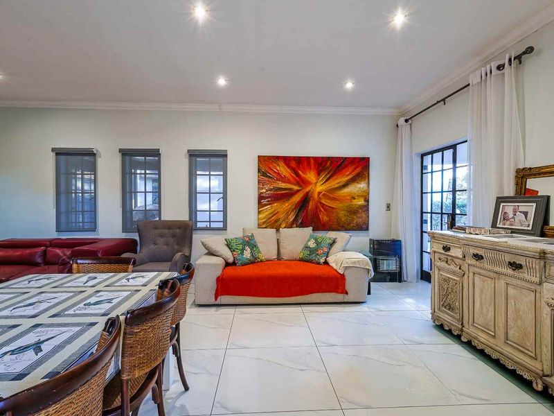 Modern living in the Heart of Waterkloof. - Photo 10