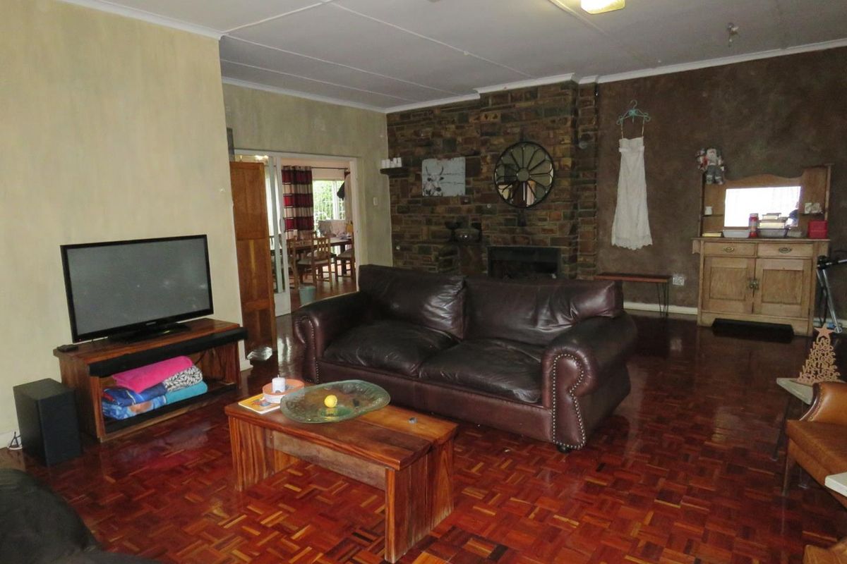 Ideal Family Haven: Spacious Home, Flat & Large Garage - Photo 4