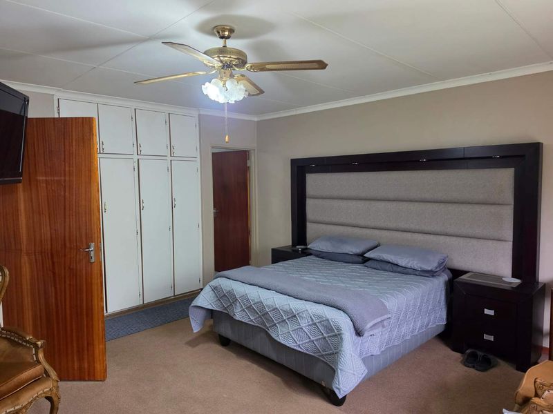 Affordable two bedroom townhouse in secure complex - Photo 10