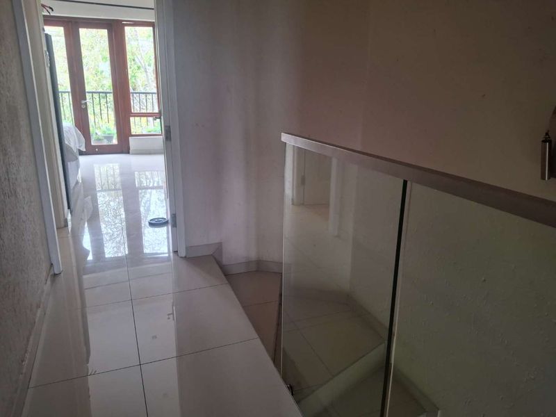 A GORGEOUS UNFURNISHED TWO BEDROOM DUPLEX - Photo 10