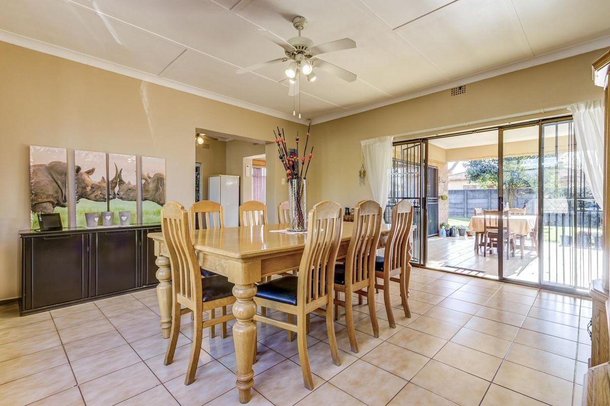 SUPER NEAT AND SPACIOUS HOME WITH SUPERB FLATLET - Photo 3