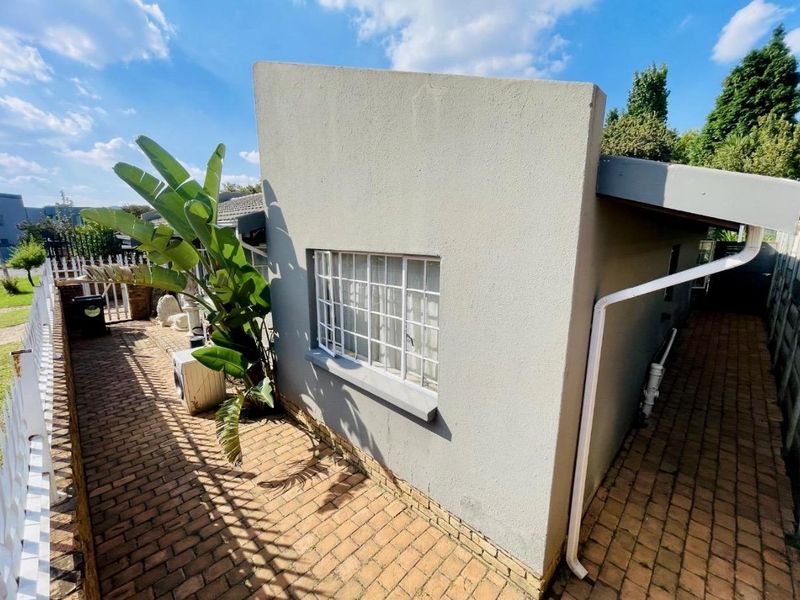 Spacious Family Home for Sale in Mulbarton - Photo 1