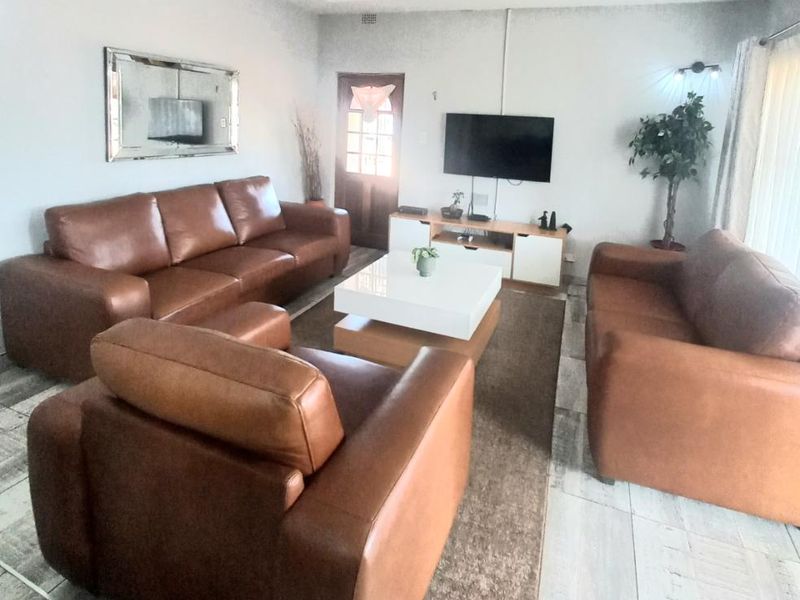 Well Maintained House - Photo 5