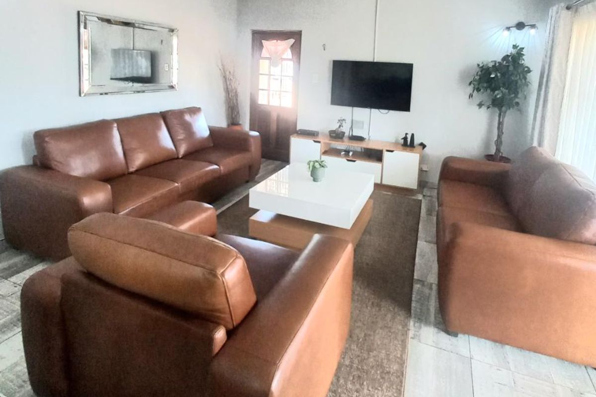 Well Maintained House - Photo 5