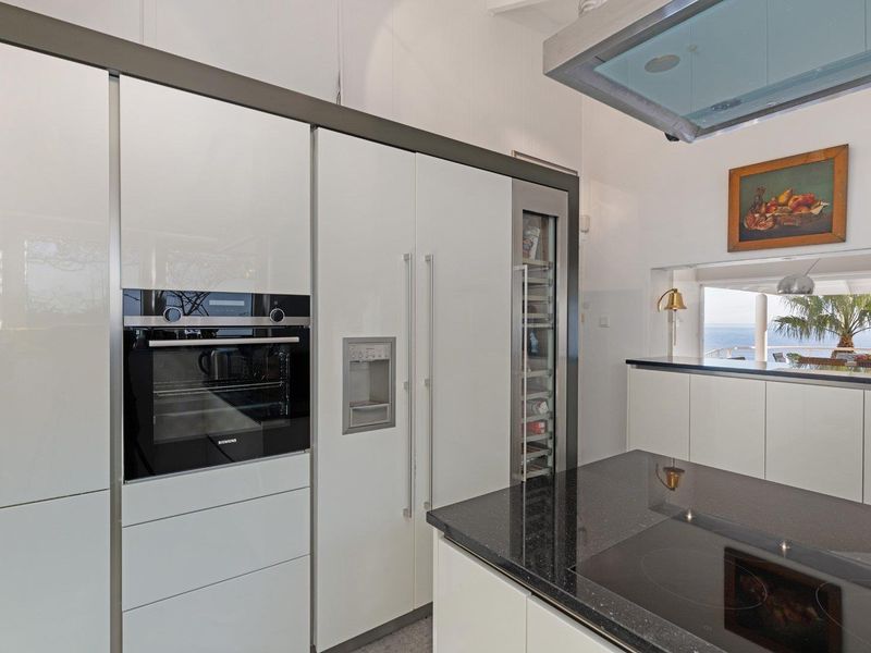 Set in a superior elevated location on Medburn Road - Photo 9