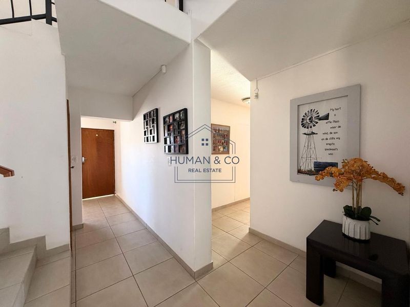 Spacious 4-Bedroom Home with 1 Bedroom Flat in prime Meersig Area - Photo 9
