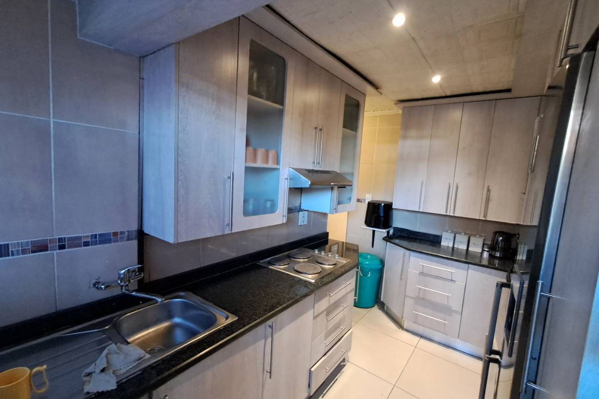 4 Bedroom House Not To Miss - Photo 3