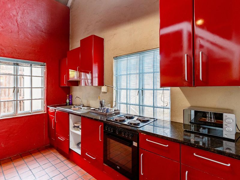 An opportunity to live in the trendy suburb of Richmond Hill. - Photo 5