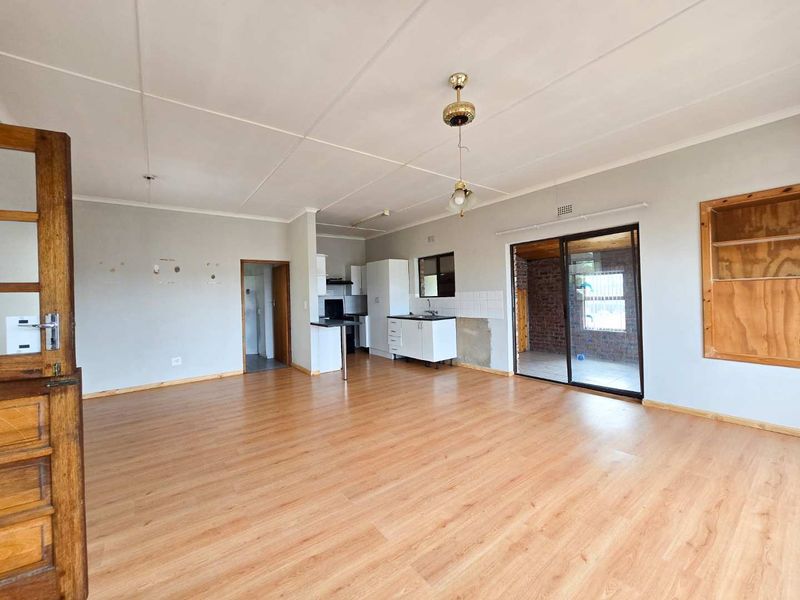 Two bedroom home with great potential for sale in Stilbaai-Wes. - Photo 7