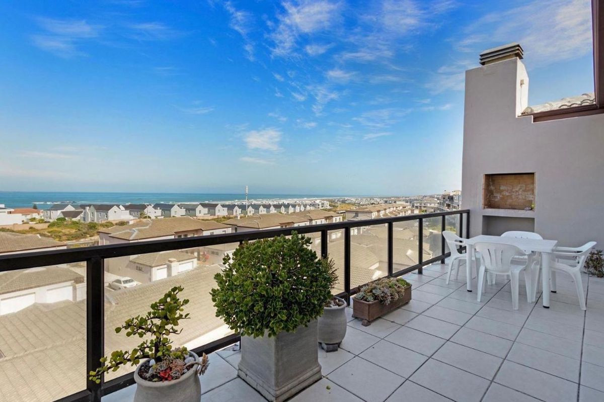 Fully furnished Penthouse with Panoramic Views – Waves Edge, Big Bay - Photo 3