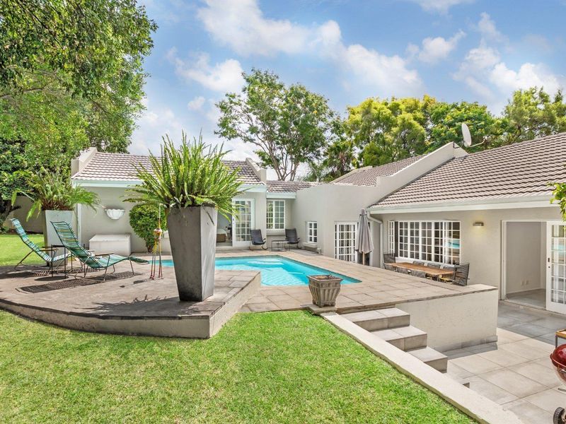 MODERN, STYLISH FAMILY HOME FOR SALE IN FOURWAYS GARDENS - Photo 2