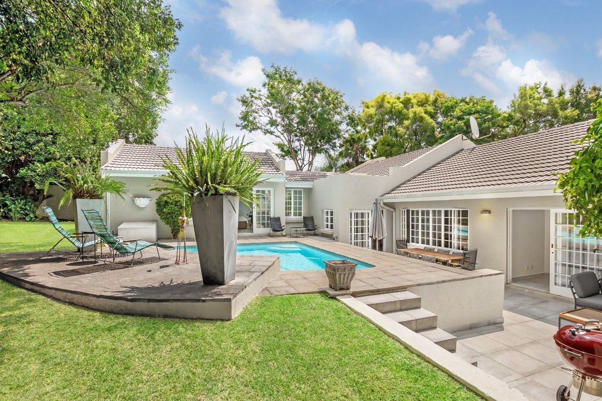 MODERN, STYLISH FAMILY HOME FOR SALE IN FOURWAYS GARDENS - Photo 2