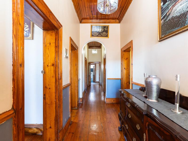 Exclusive Living: 4 Bedroom House + Double-Storey Cottage + 2nd cottage |Breath taking sea views - Photo 5