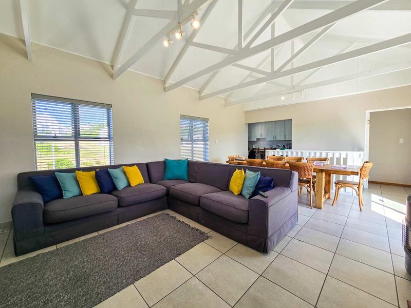 Modern family home for sale in Stilbaai-Wes. - Photo 2