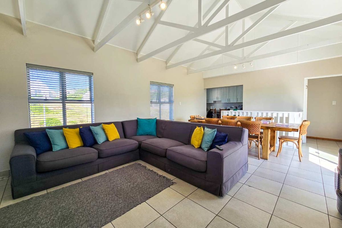 Modern family home for sale in Stilbaai-Wes. - Photo 2
