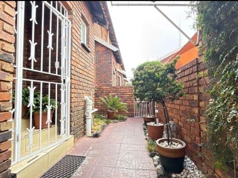 2 Bedroom Townhouse for Sale in Risana - Photo 2