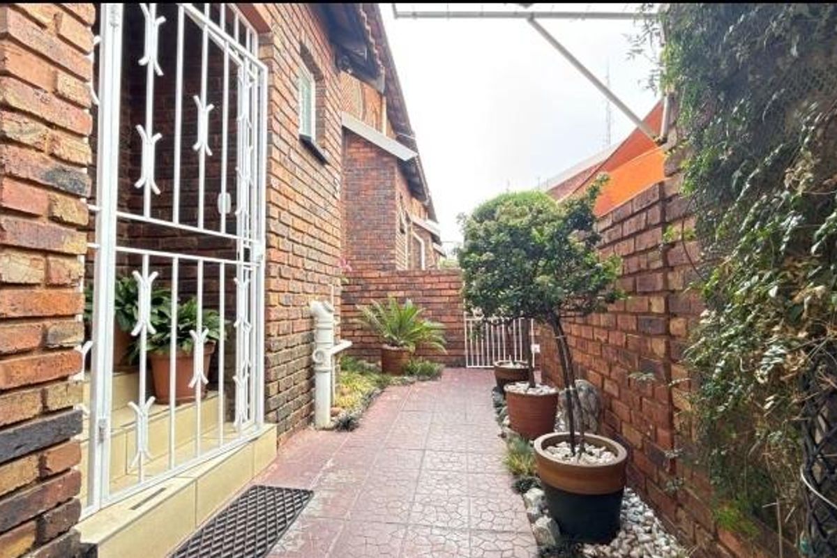2 Bedroom Townhouse for Sale in Risana - Photo 2