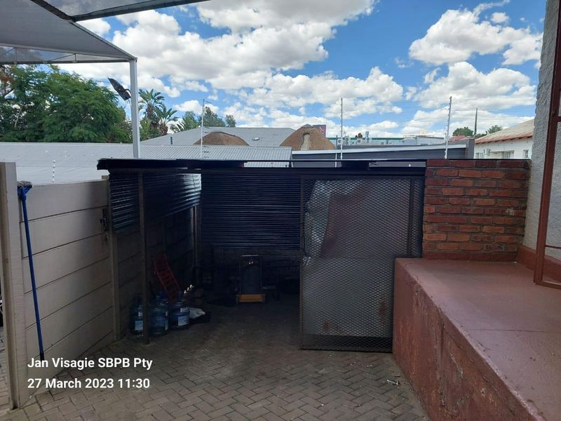 FOR SALE - Retail with plenty of parking space next to Hosea Kutako Drive - Photo 6