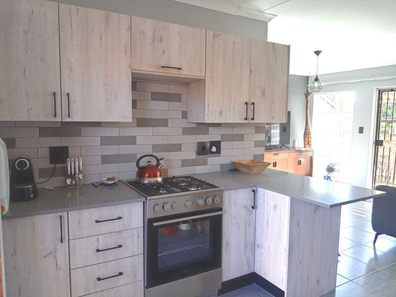 PICTURE PERFECT STARTNER OR SCALLING DOWN UNIT... - Photo 7