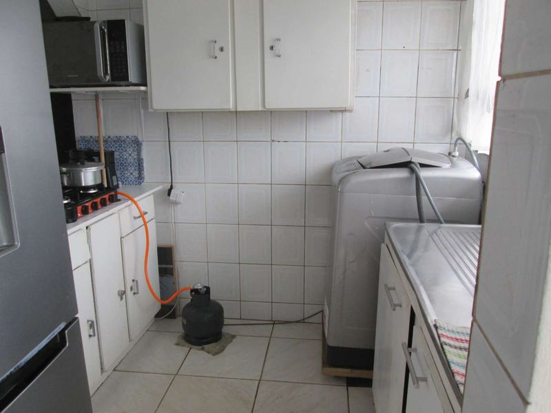 BEAUTIFUL  AND NEAT TWO BEDROOM [2] FLAT FOR SALE IN DASPOORT [PTA ] BARGAIN - Photo 4