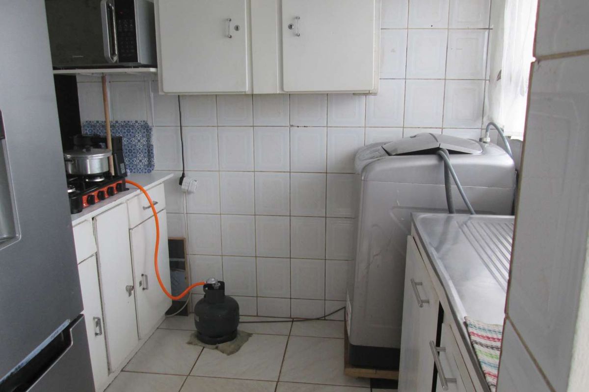 BEAUTIFUL  AND NEAT TWO BEDROOM [2] FLAT FOR SALE IN DASPOORT [PTA ] BARGAIN - Photo 4