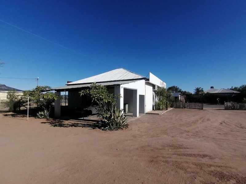 PERFECTLY LOCATED BUTCHERY WITH FLATLETS FOR SALE IN MARIENTAL – NAMIBA - Photo 8