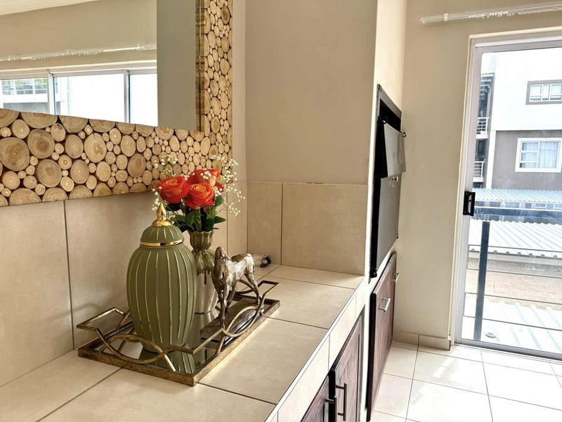 Fully Furnished 2 Bedroom Townhouse To Let in Kleine Kuppe - Photo 3