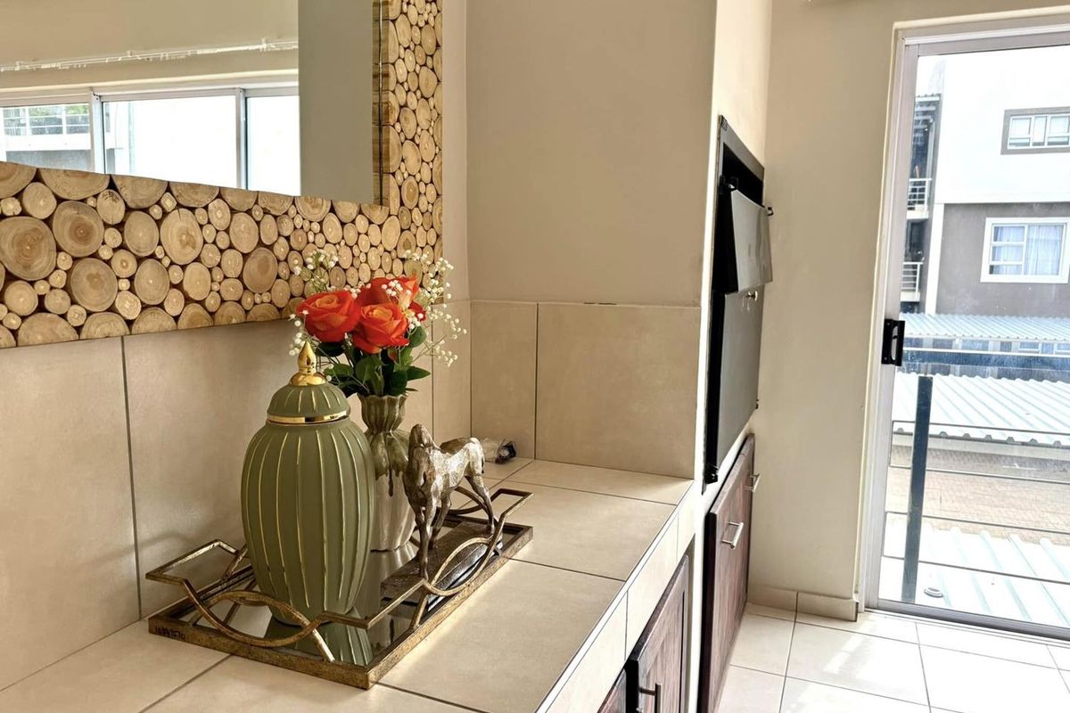 Fully Furnished 2 Bedroom Townhouse To Let in Kleine Kuppe - Photo 3