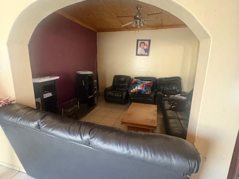 4 Bedrooms House For Sale in Okahandja - Photo 9