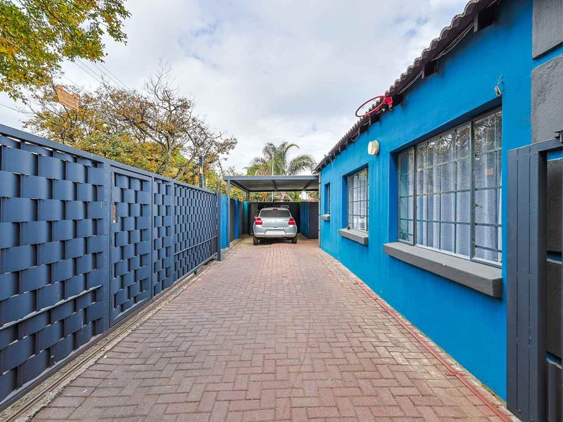 5 Bedroom House - Photo 2