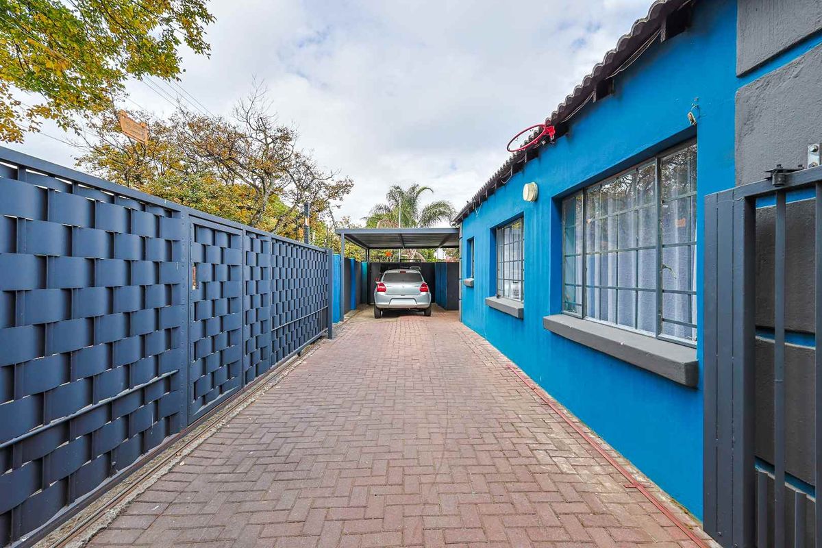 5 Bedroom House - Photo 2