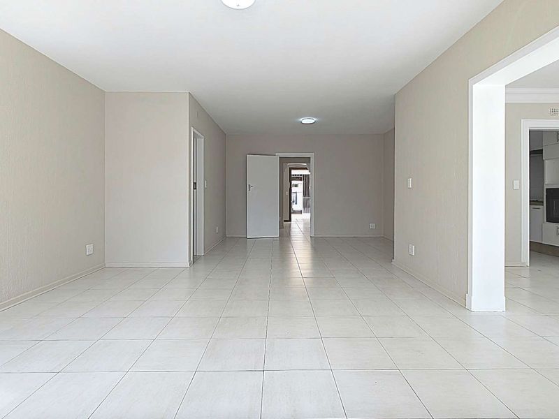 Various Refurbished Large 3 Bedroom Duplex Sandton Townhouses With Garden and Swimming Pool Options - Photo 4