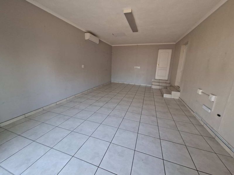 SPACIOUS CORPORATE OFFICE SPACE TO LET IN RUIMSIG - Photo 4