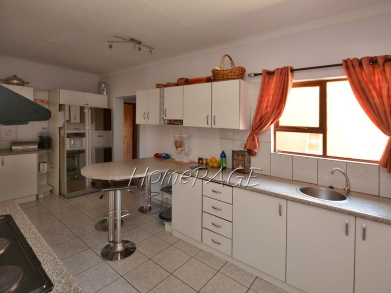 Fairway Estates:  HUGE 4 Bedr home with 1 Bedr flat for sale - Photo 6