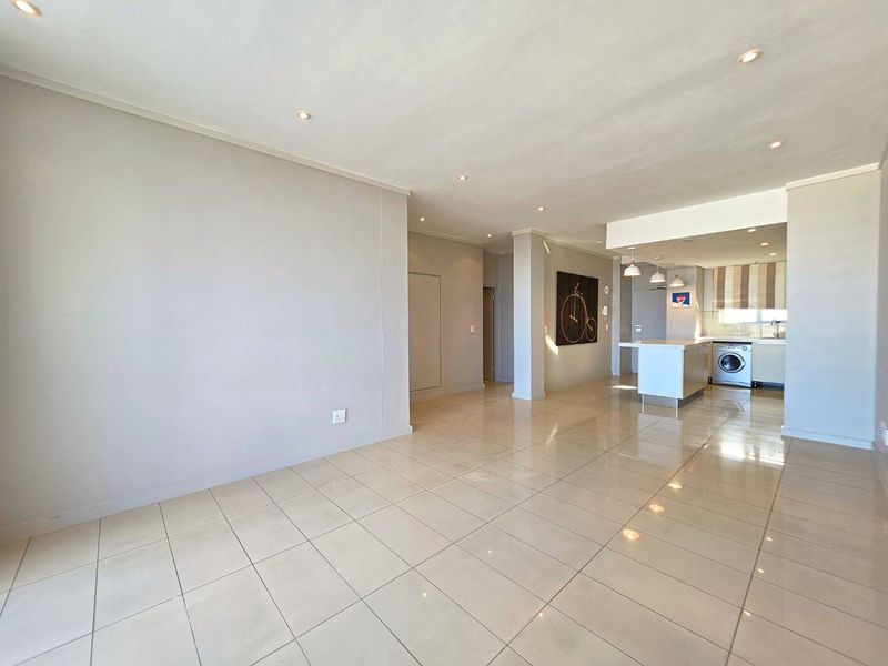 Top Floor 2 Bedroom Apartment in Montclare Place - Photo 7